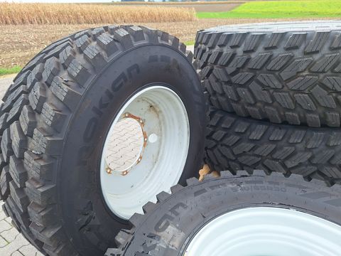 Nokian 650/65R42+540/65R30 