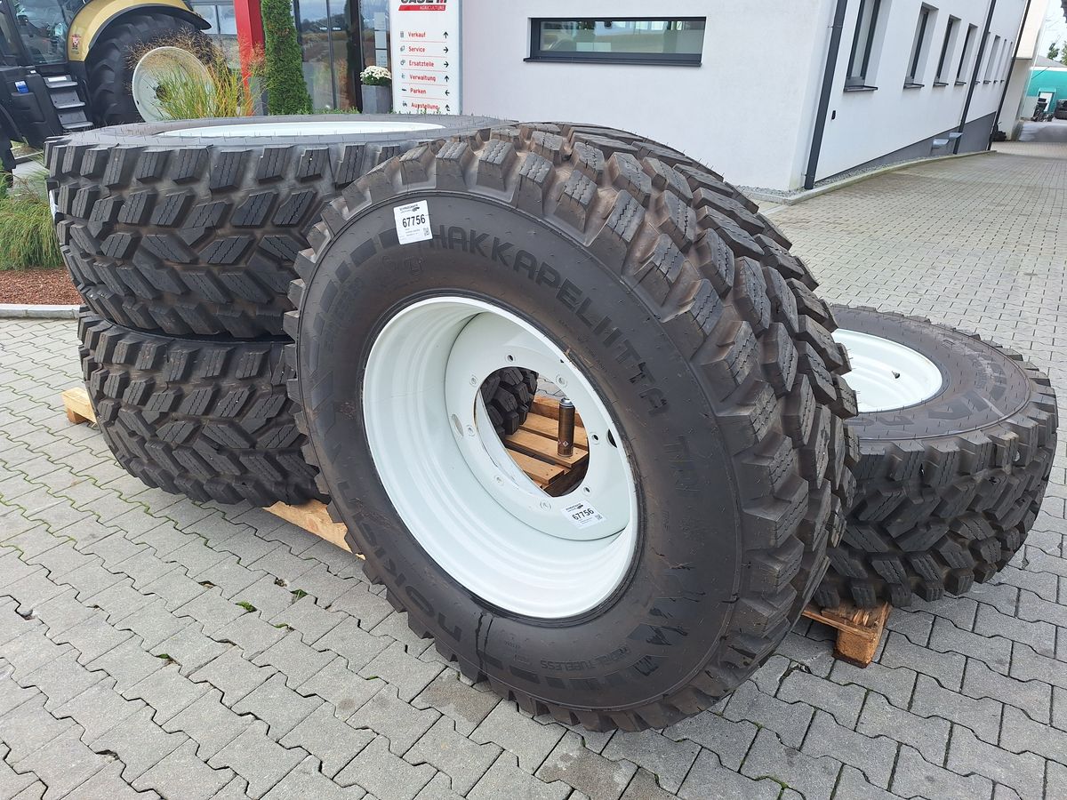 Nokian 650/65R42+540/65R30  2