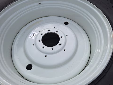 Nokian 650/65R42+540/65R30 