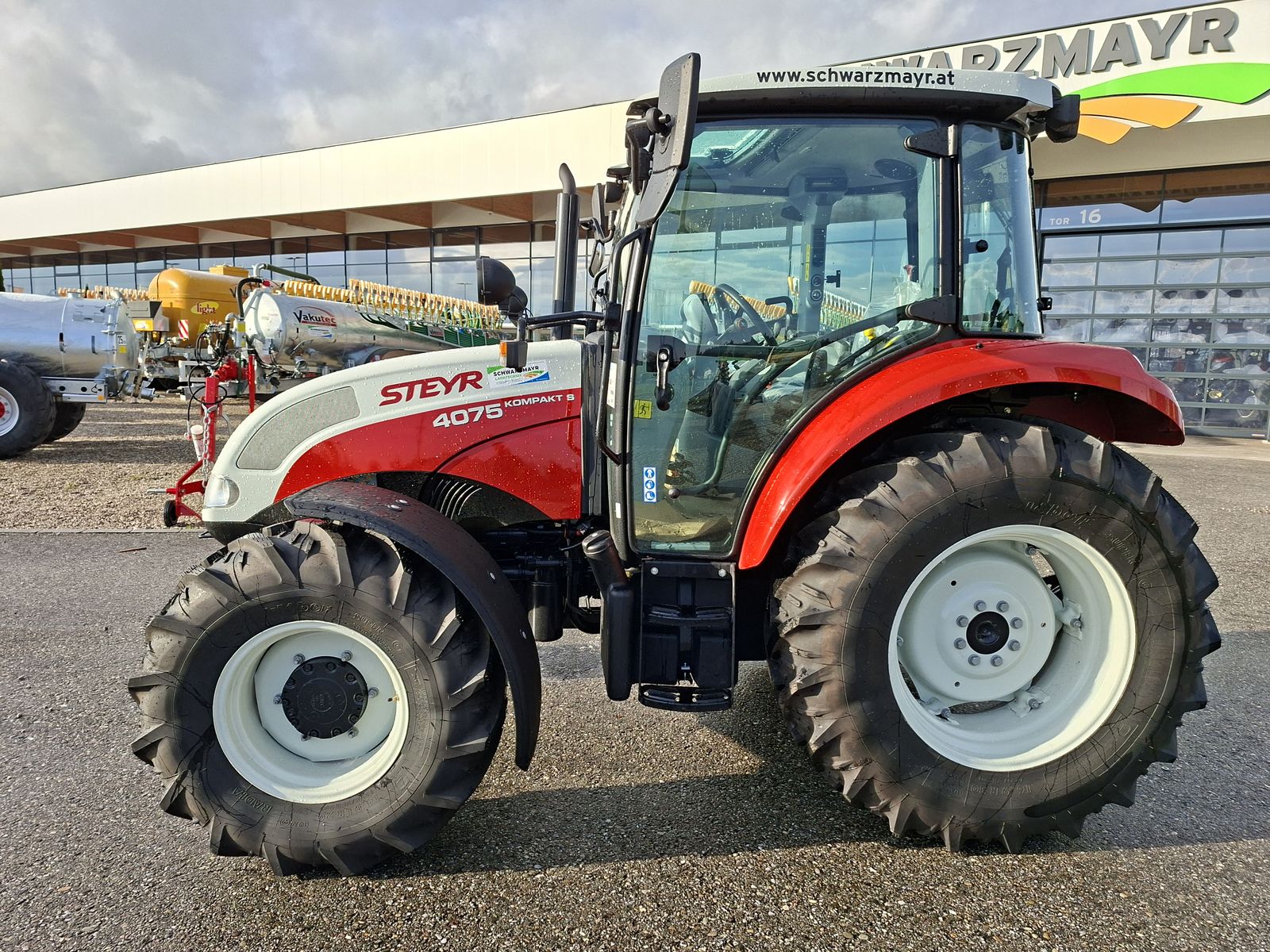 Steyr 4075 Kompakt S (Stage V) 2