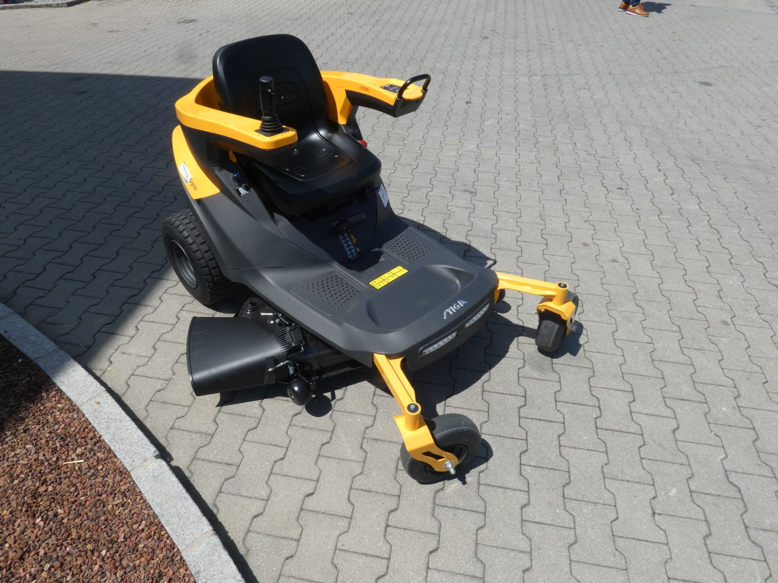 Stiga Gyro 700e Zero Turn 3