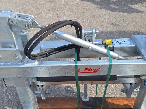 Fliegl AgroCenter Ballengabel hydr.