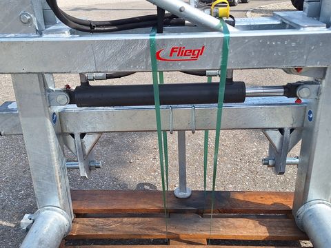 Fliegl AgroCenter Ballengabel hydr.
