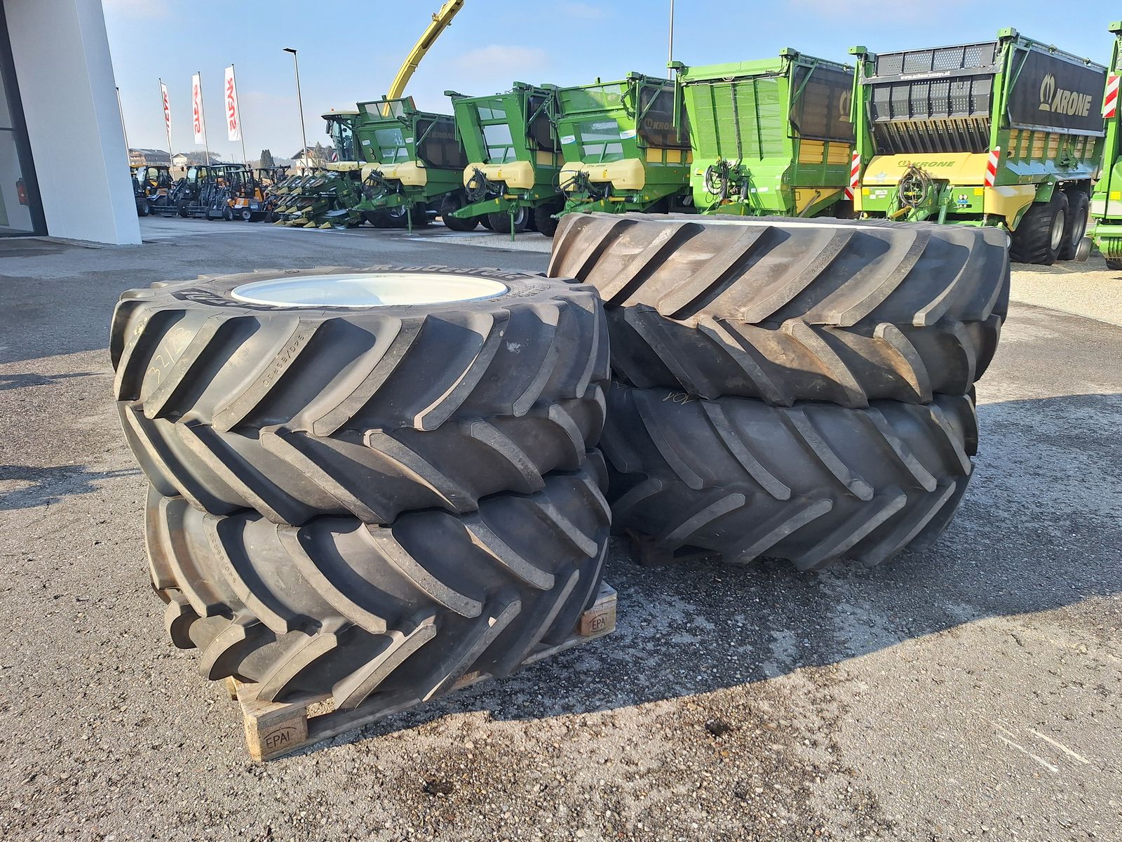 Bridgestone 650/65R42+540/65R30  2