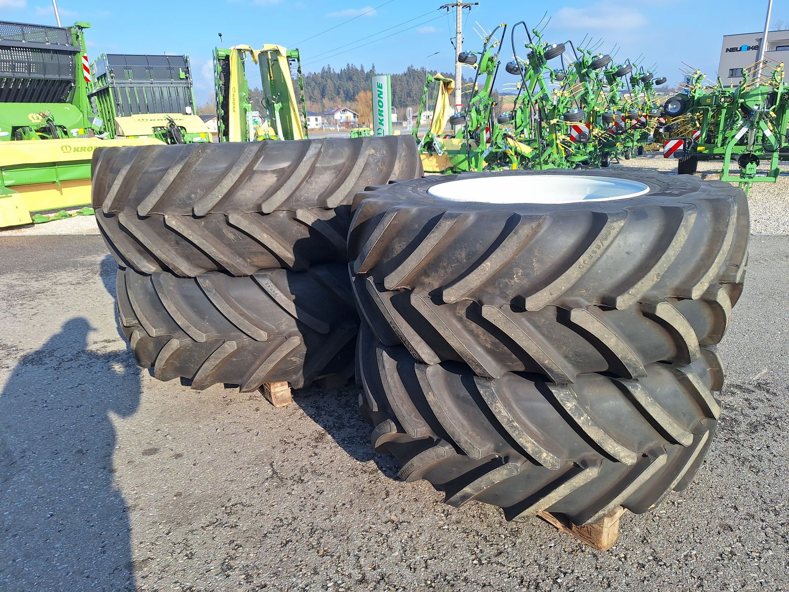 Bridgestone 650/65R42+540/65R30  3