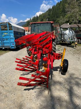 Pöttinger Servo III 3-scharig mit Streifenkörperund hydr. 