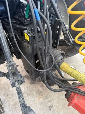 New Holland T 5.85