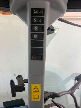New Holland T 5.85
