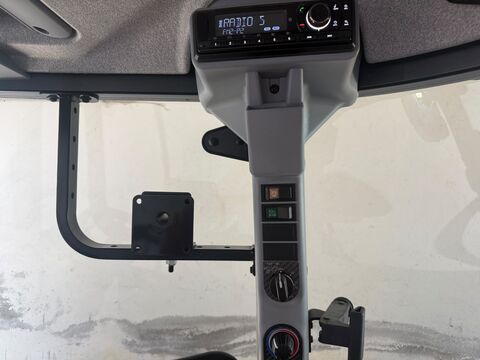 New Holland T 5.85