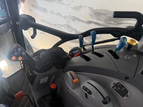 New Holland T 5.85