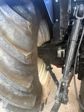 New Holland T 5.85