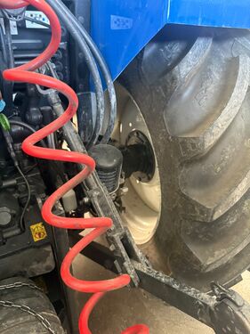 New Holland T 5.85