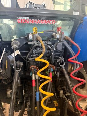 New Holland T 5.85