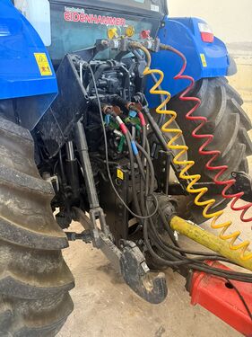 New Holland T 5.85