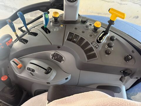 New Holland T 5.85
