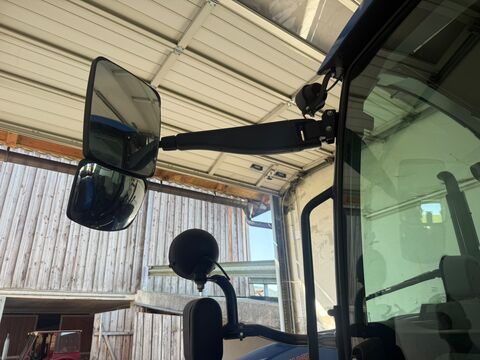 New Holland T 5.85