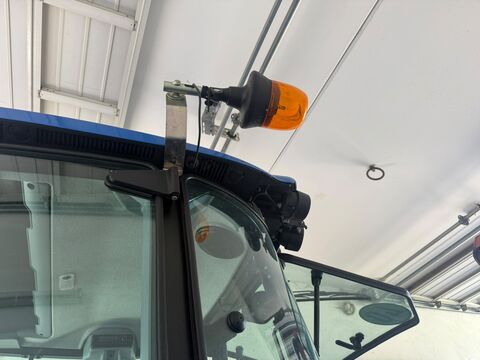 New Holland T 5.85