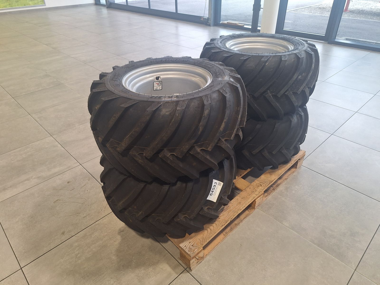 BKT 31x15.50-15 AS TR313  2