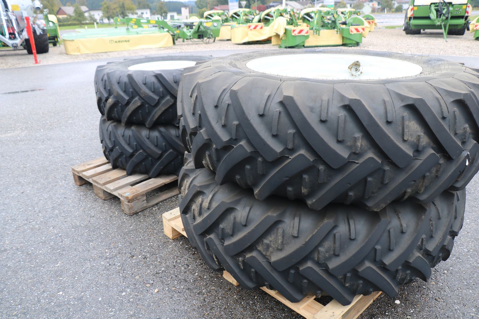 Kleber 16.9R30+14.9R20 3