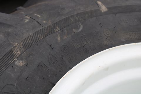 Kleber 16.9R30+14.9R20