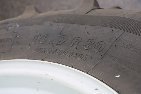Kleber 16.9R30+14.9R20
