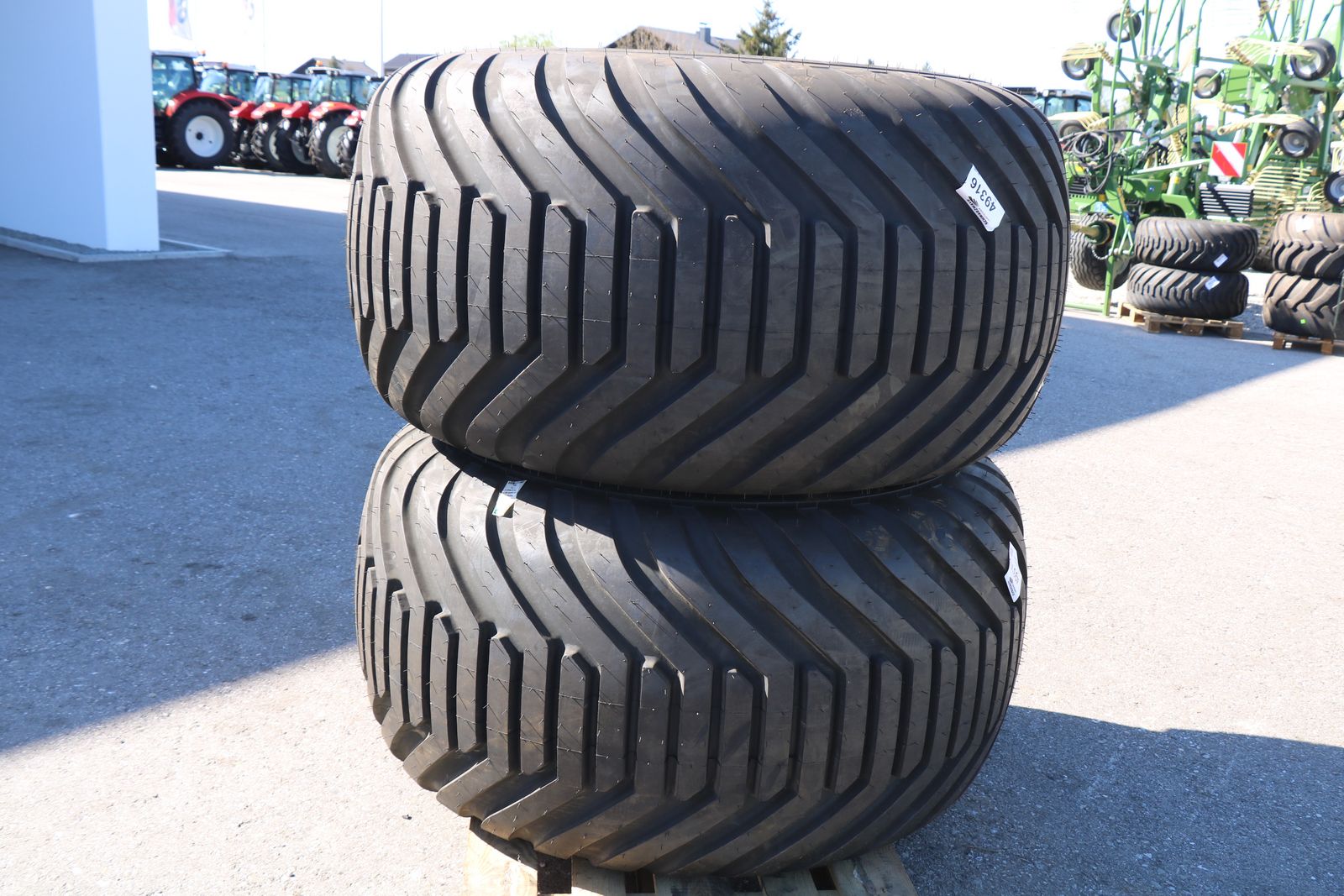 BKT 700-26,5+400-22,5 2