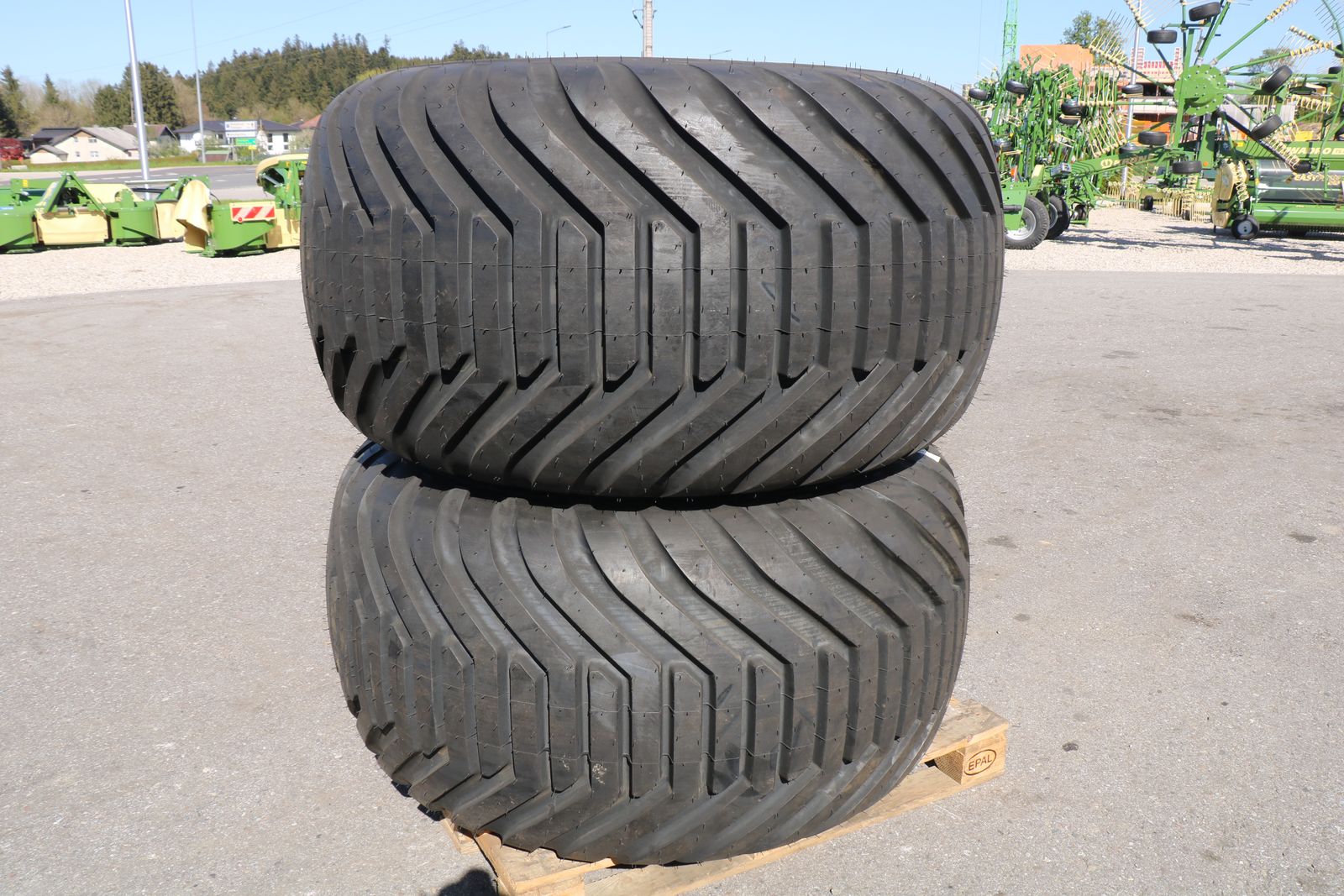 BKT 700-26,5+400-22,5 3