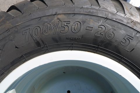 BKT 700-26,5+400-22,5