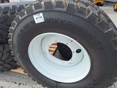 Nokian 650/65R42+540/65R30 