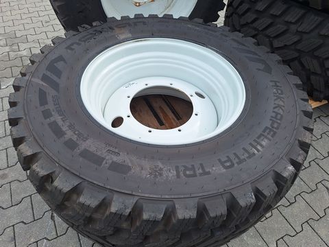 Nokian 650/65R42+540/65R30 