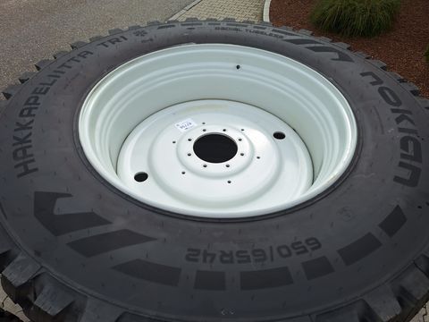Nokian 650/65R42+540/65R30 