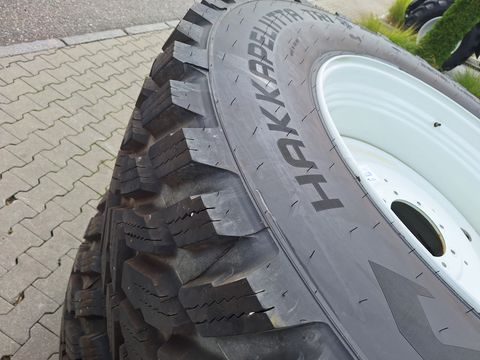 Nokian 650/65R42+540/65R30 