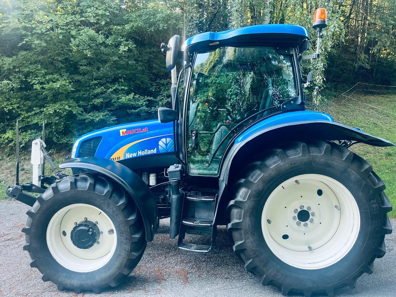 New Holland TS110A 2