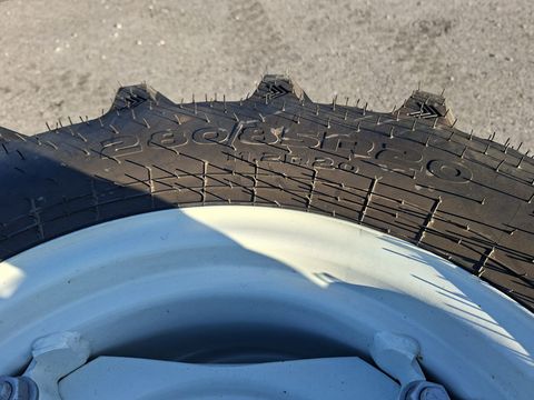 Sonstige Kompletträder 320/85R32 + 280/85R20 