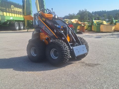 Giant GS900 SKID
