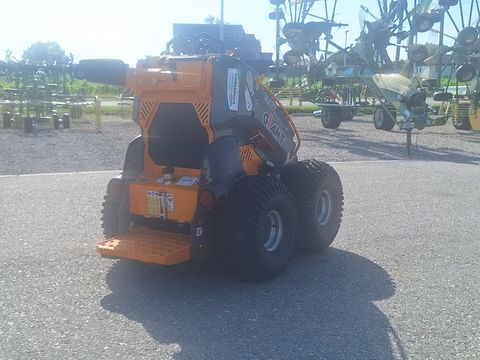 Giant GS900 SKID