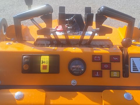 Giant GS900 SKID