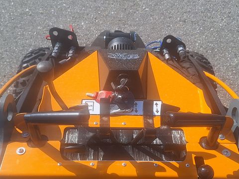 Giant GS900 SKID