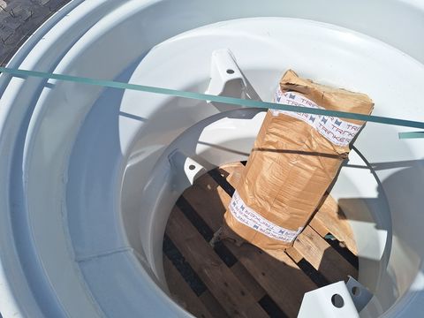 BKT 270/95R36 Zwillingsräder