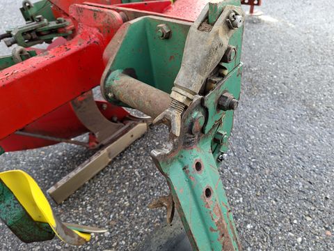 Kverneland 4-schar mit Steinsicherung über Blattfeder