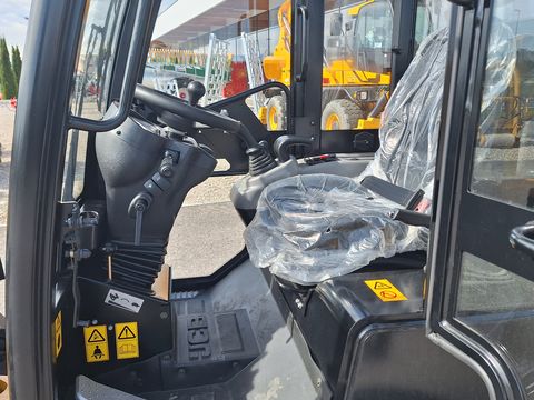 JCB 403 Agri Plus