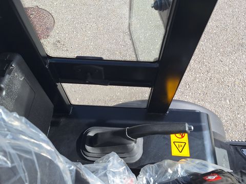 JCB 403 Agri Plus