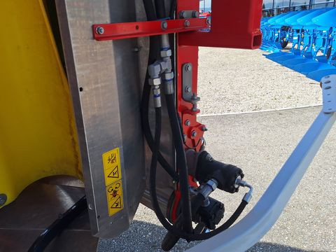 Pöttinger NovaCat V 1000 ED CL mit Querförderband