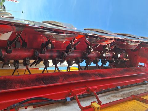 Pöttinger NovaCat V 1000 ED CL mit Querförderband