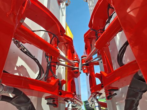 Pöttinger NovaCat V 1000 ED CL mit Querförderband