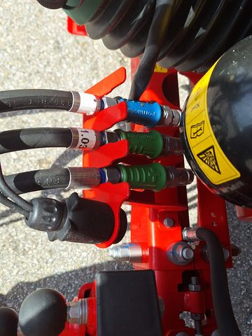 Pöttinger NovaCat V 1000 ED CL mit Querförderband