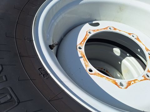 Firestone 540/65R38+480/65R24 