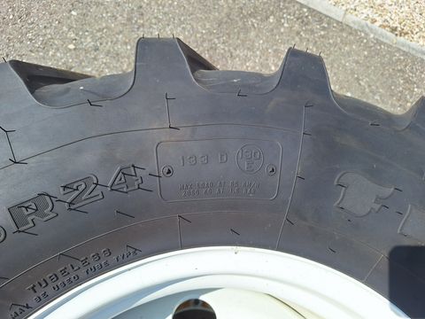 Firestone 540/65R38+480/65R24 