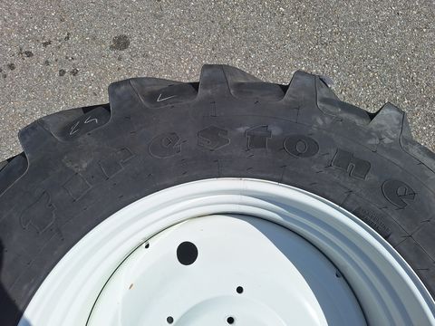 Firestone 540/65R38+480/65R24 