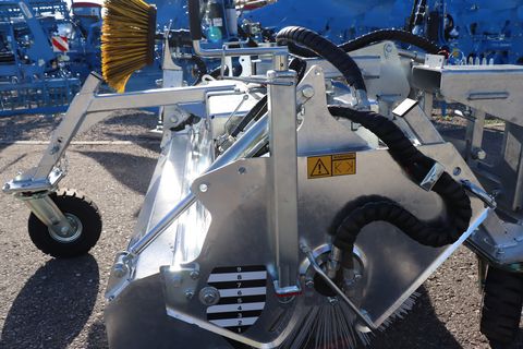 Sonstige Fliegl AgroCenter Kehrmaschine 1550